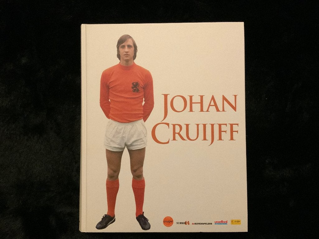 Johan Cruijff - VI - de BUITENSPELERS - Johan Derksen, Diverse auteurs, Ophalen of Verzenden, Zo goed als nieuw, Balsport