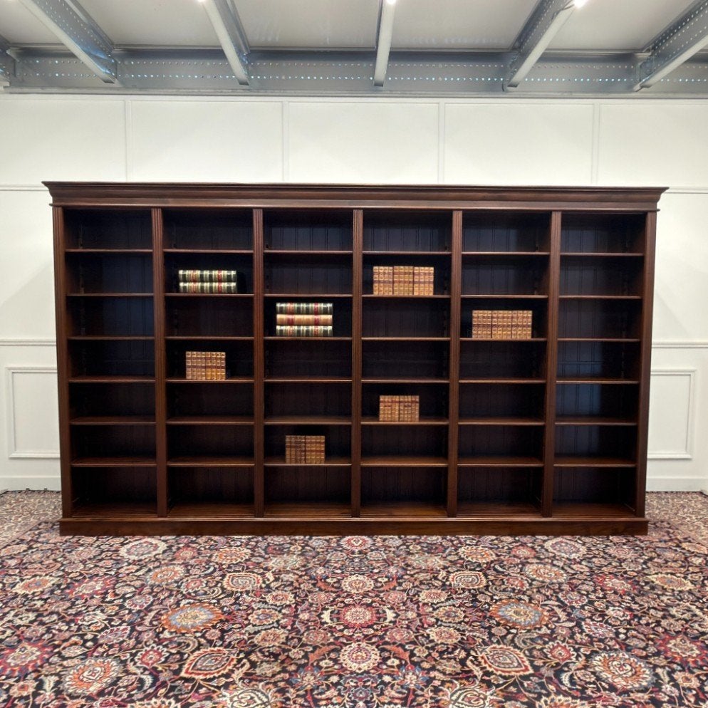 Foto 3 van Grote Klassieke Engelse Open Boekenkast