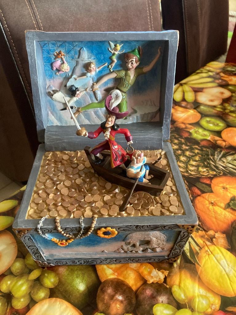 Disney Traditions - Peter Pan Treasure Chest Scene, Verzamelen, Ophalen of Verzenden, Peter Pan of Pinokkio, Nieuw, Beeldje of Figuurtje