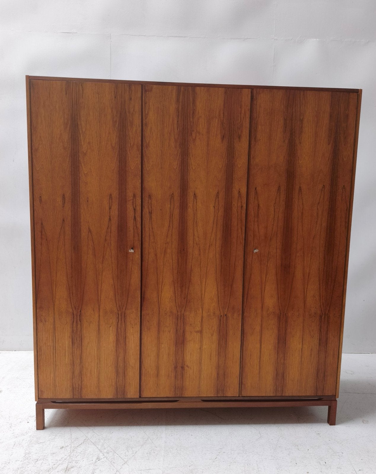 Prachtige vintage jaren 60 hang/leg linnenkast demontabel, Huis en Inrichting, Ophalen, Met deur(en), Gebruikt, 150 tot 200 cm