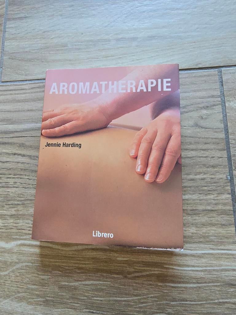 Aromatherapie boek door Jennie Harding, Boeken, Ophalen of Verzenden, Gelezen, Kruiden en Alternatief, Jennie Harding