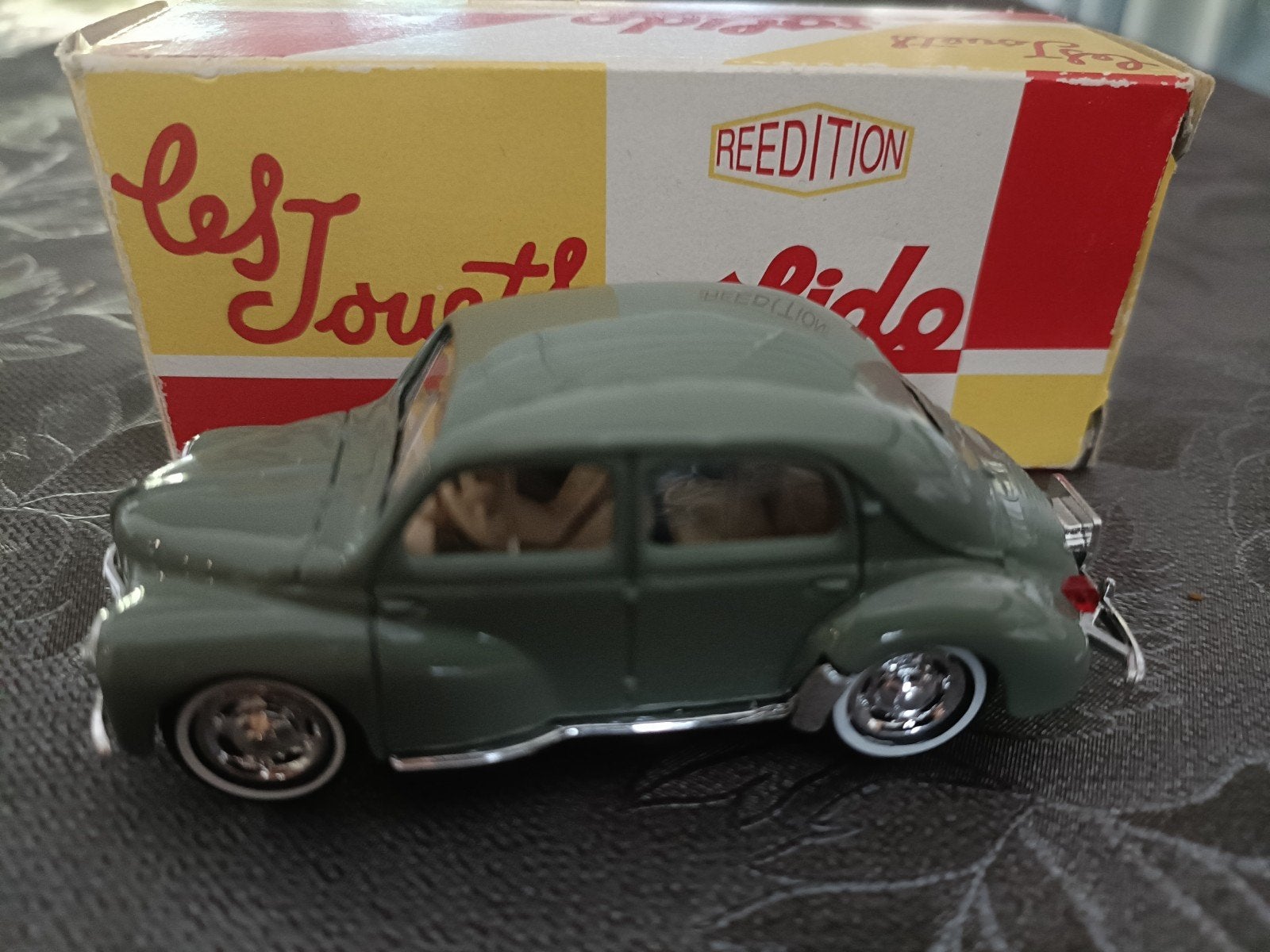 Solido Renault 4 CV 1/43, Hobby en Vrije tijd, Modelauto's | 1:43, Ophalen, Auto, Solido