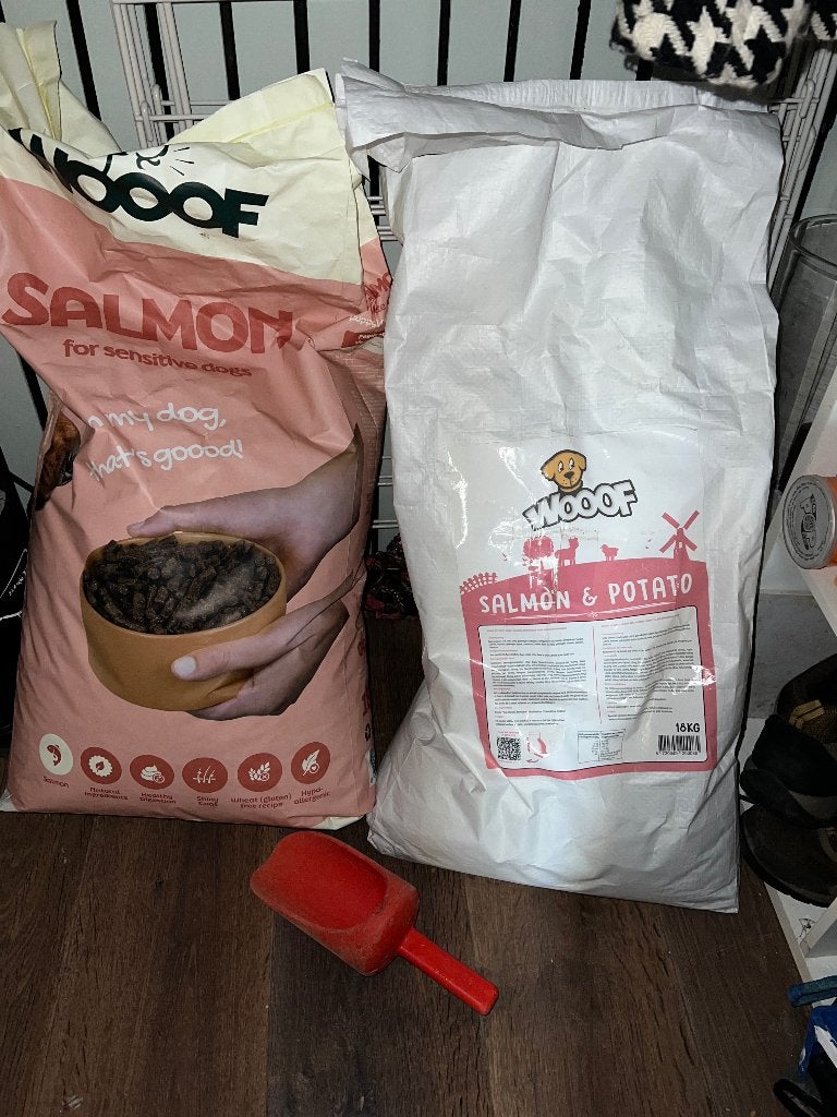 Wooof zalm, Ophalen, Hond
