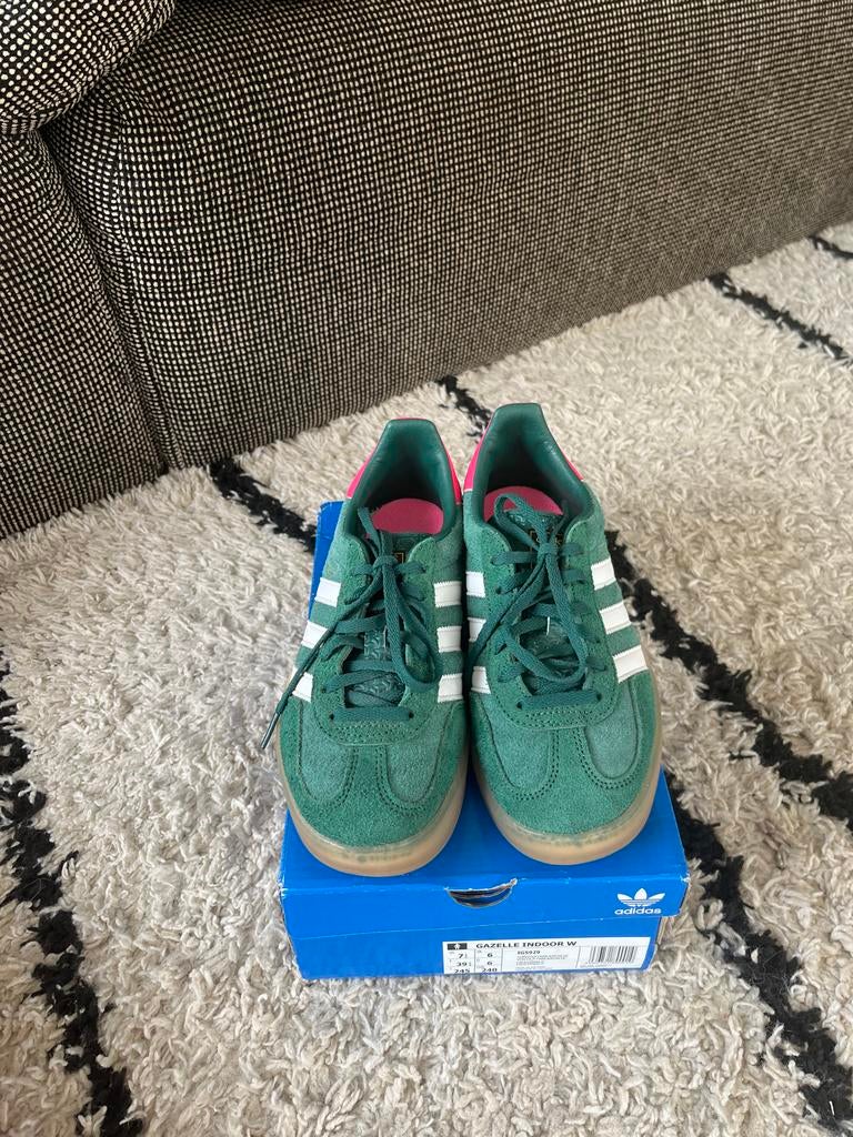 Adidas Gazelle Indoor W - Groen met Roze accenten, Ophalen of Verzenden, Zo goed als nieuw, Groen, Sneakers of Gympen