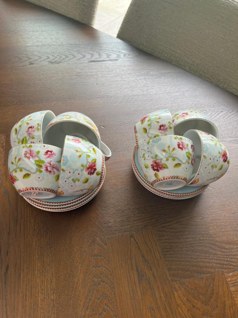 2 sets van 4 cappuccino mokken met schotel, Ophalen