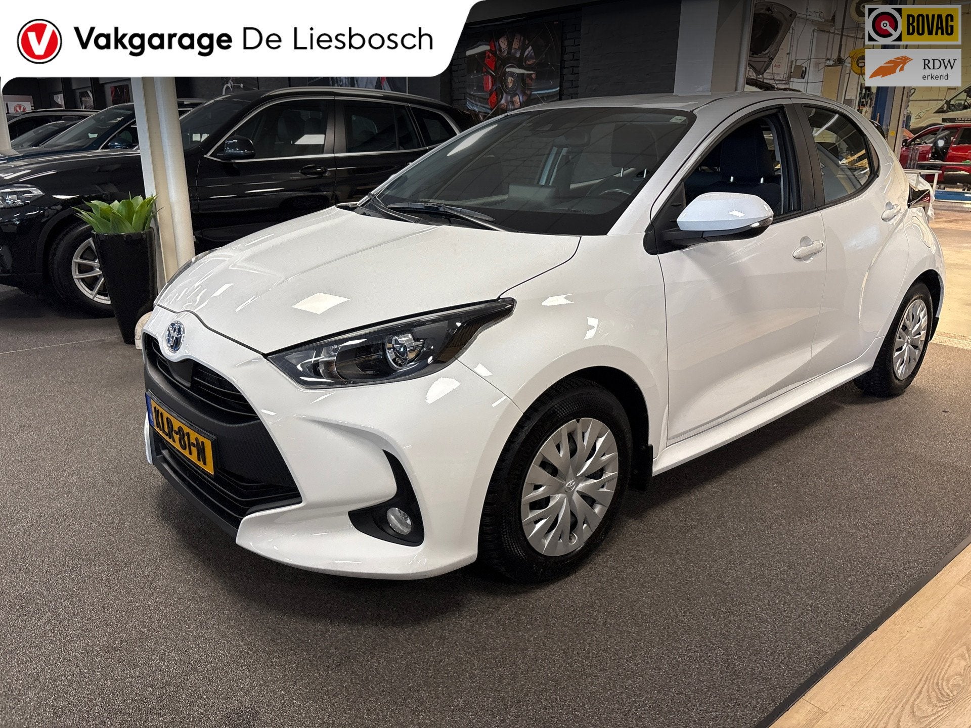 Toyota Yaris 1.5 Hybrid 115 Comfort/navi/camera/apple/clima, Gebruikt, Euro 6, 450 kg, Wit