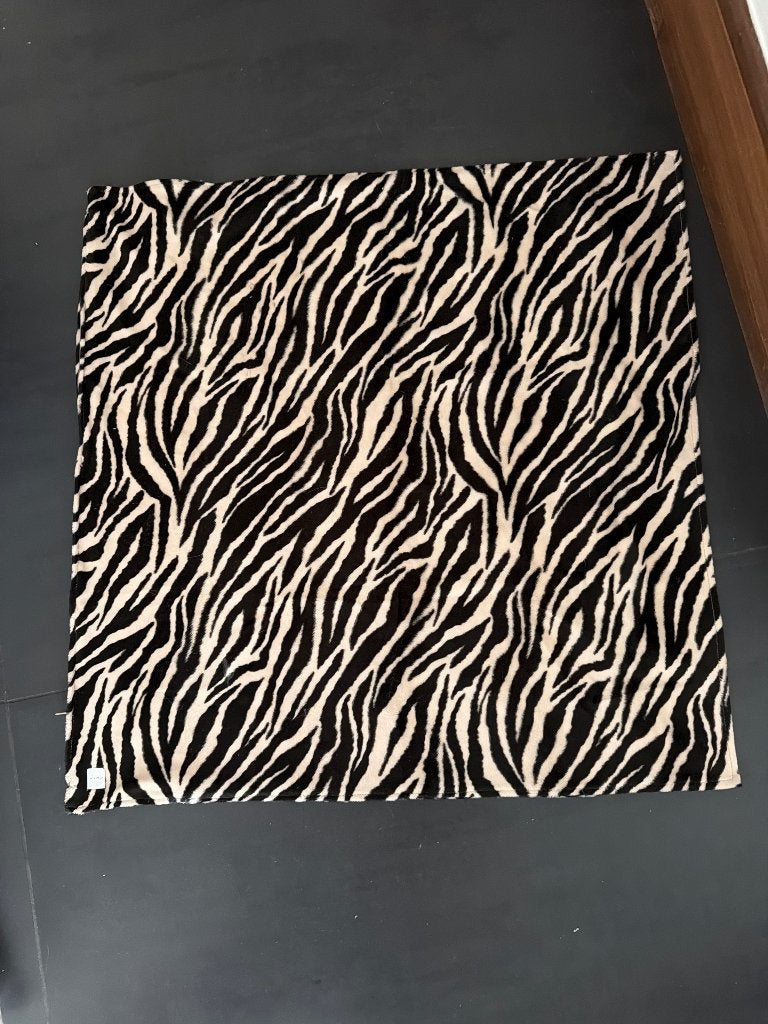 2Zebra kussen slopen 70x70 a €20,00 per stuk, Huis en Inrichting, Woonaccessoires | Kussens, Ophalen of Verzenden, Nieuw, Zwart
