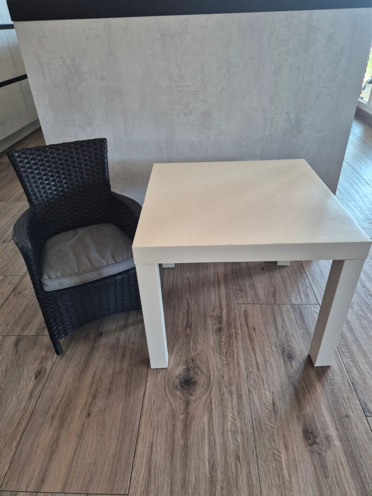Tafeltje met zwarte rotan stoel met kussen, Ophalen, Gebruikt, Zwart, Stof