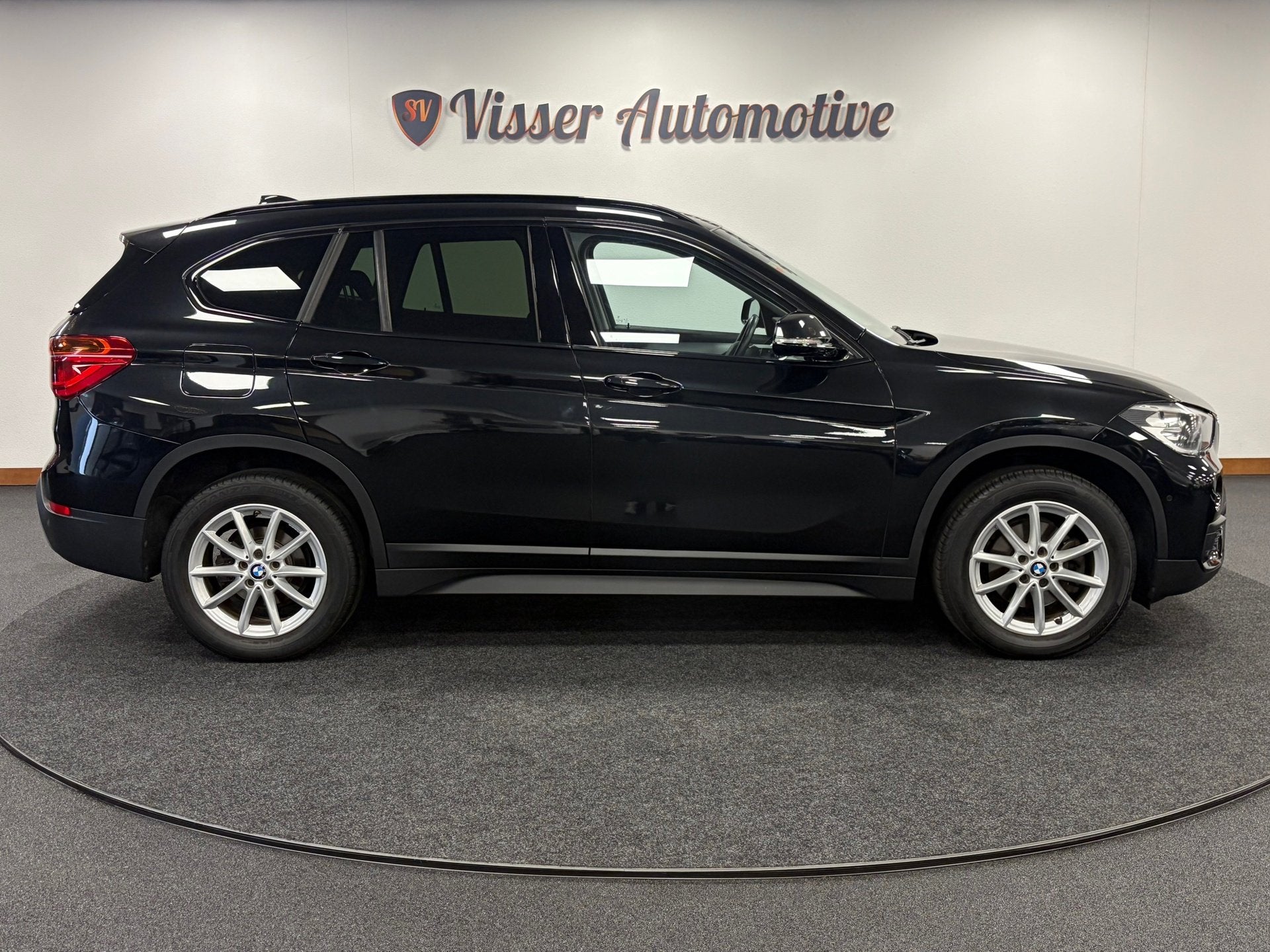 BMW X1 SDrive18i High Executive, Auto's, Gebruikt, Euro 6, Zwart, Leder