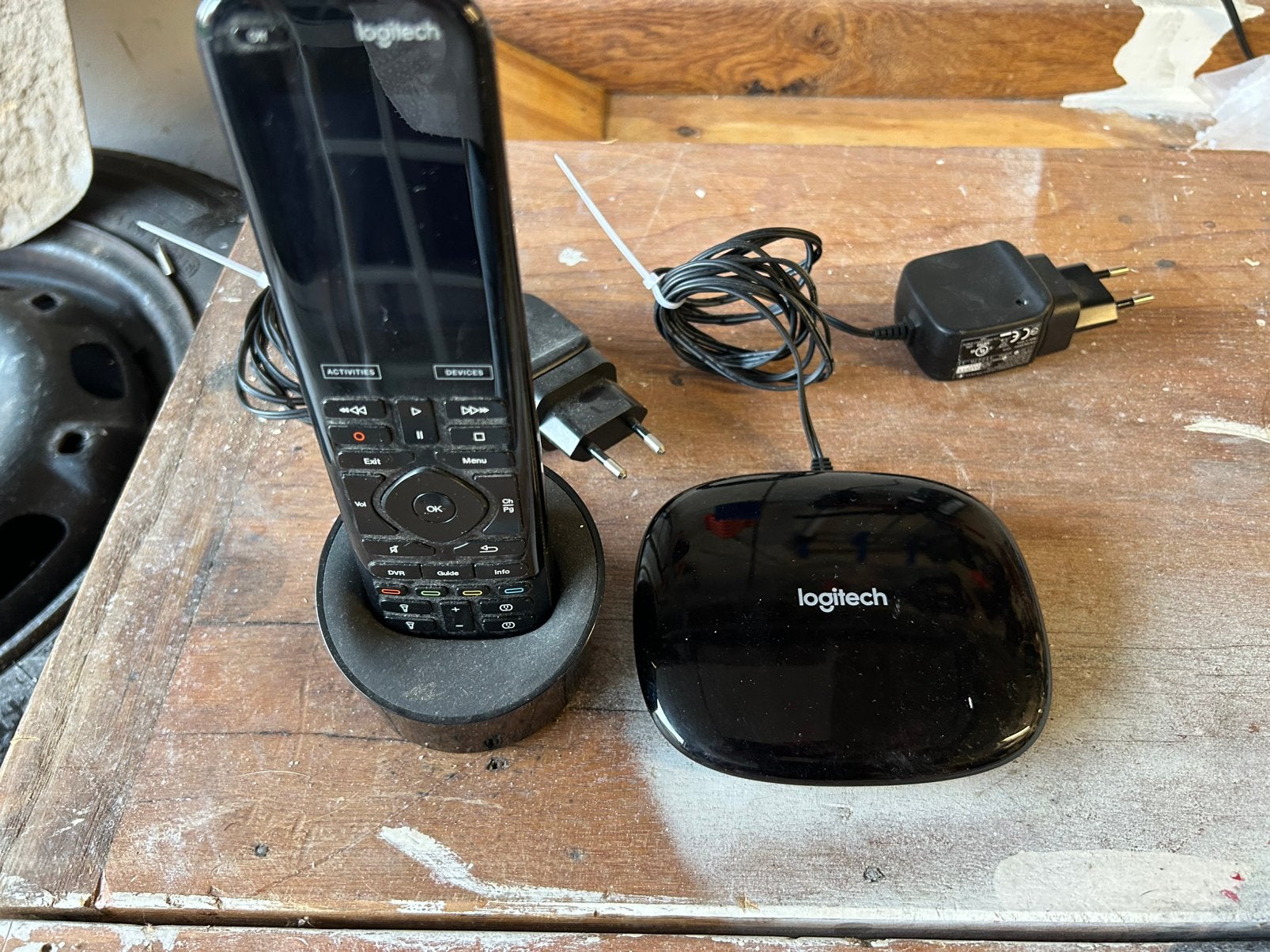 Logitech Harmony Elite + Hub + oplaadstation – complete set, Ophalen of Verzenden, Gebruikt, Origineel