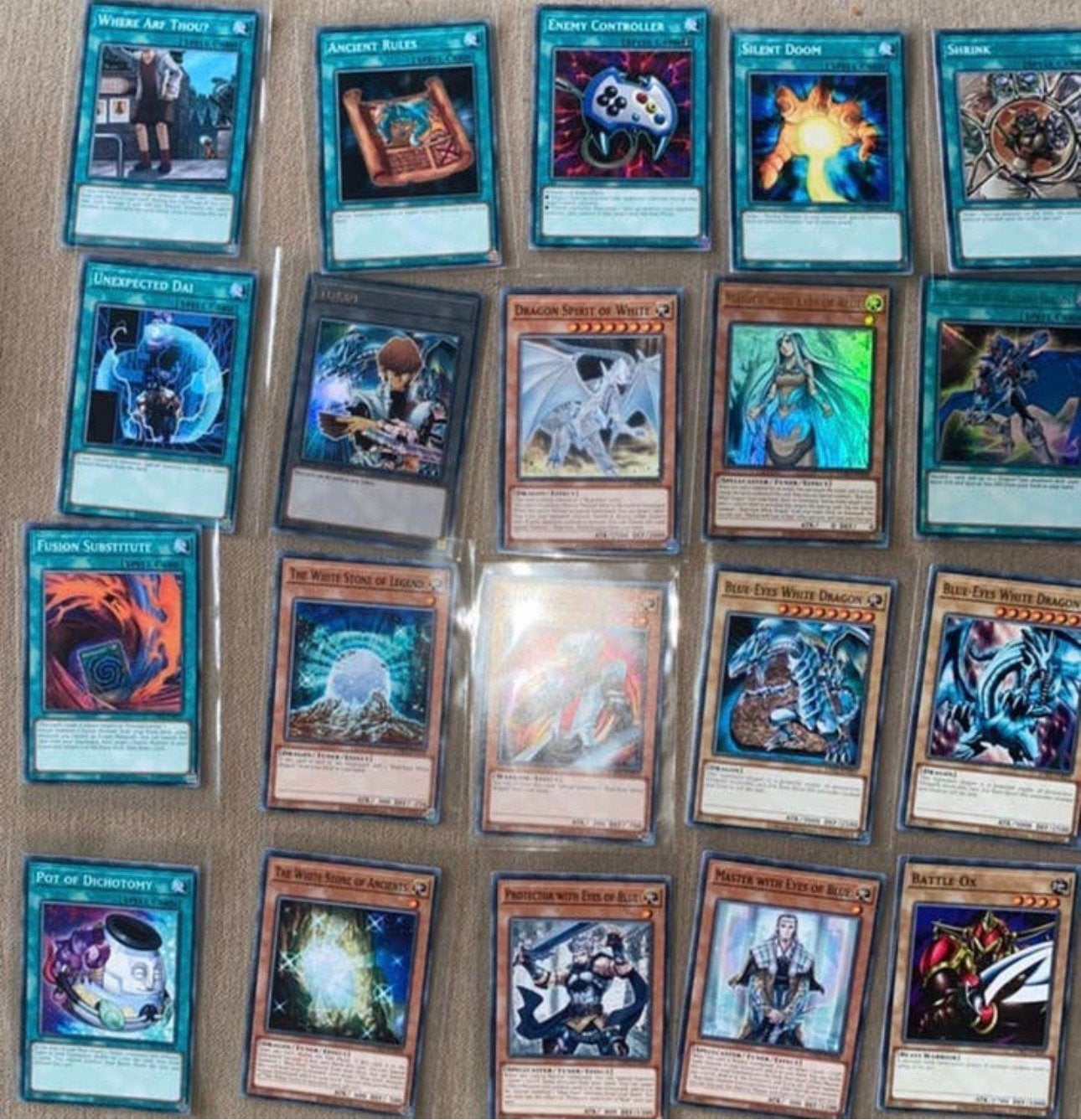 Yu-Gi-Oh! Kaiba Legendary Blue-Eyes White Dragon Deck M/NM !, Hobby en Vrije tijd, Ophalen of Verzenden, Zo goed als nieuw, Meerdere kaarten