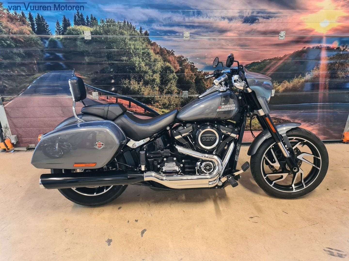 HARLEY-DAVIDSON SPORT GLIDE 5HD FLSB JEKILL & HYDE (bj 2022), HARLEY-DAVIDSON, Chopper, Bedrijf, Onbekend