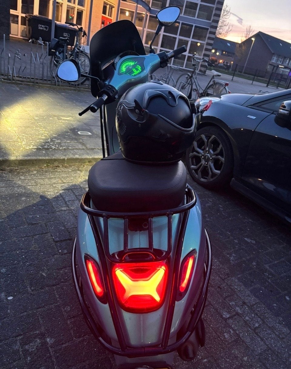 Vespa Sprint 80cc IGET speciale kleur, Ophalen, Gebruikt, Maximaal 45 km/u, Overige modellen