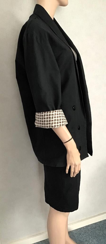 Vintage zwarte deux-pièces zwart met dessin op omslag, Kleding | Dames, Hi Fever, Kostuum of Pak, Zwart, Ophalen of Verzenden