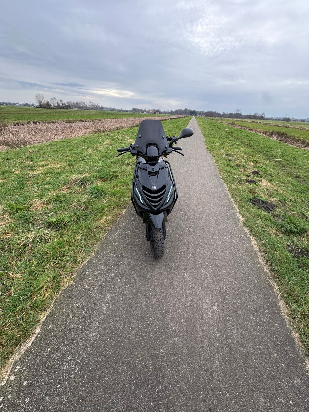 Piaggio zip, Fietsen en Brommers, Scooters | Piaggio, Zo goed als nieuw, Zip, Maximaal 45 km/u, Benzine, Ophalen