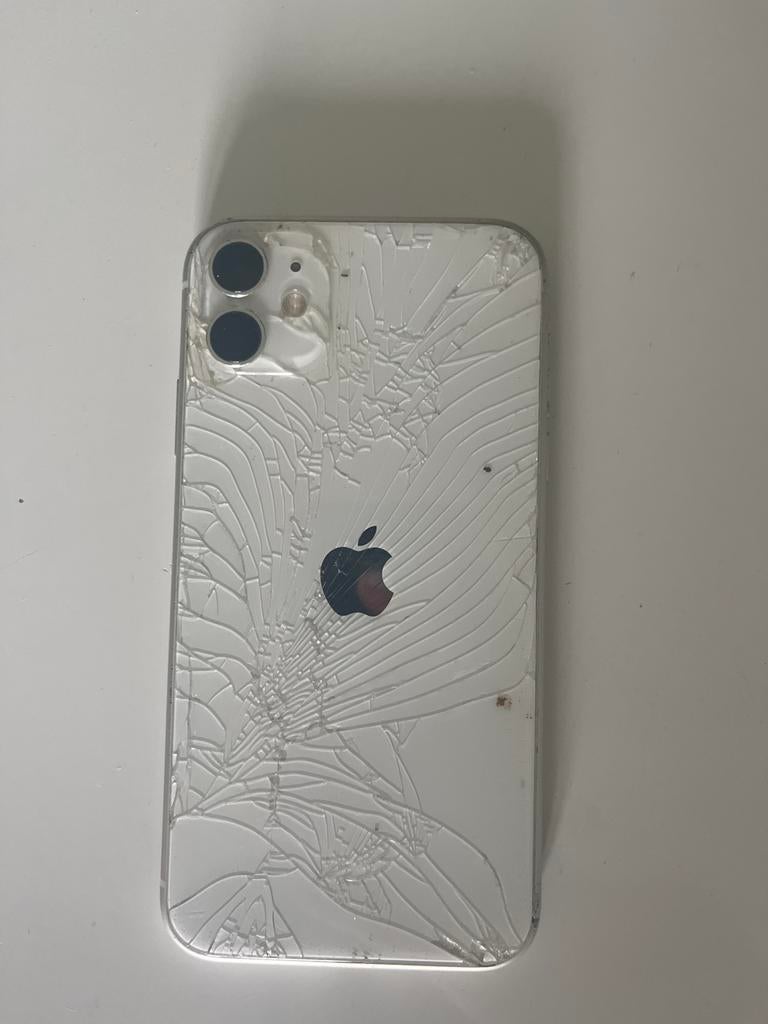 iPhone 11 met waterschade - niet werkend, Telecommunicatie, Mobiele telefoons | Apple iPhone, Ophalen of Verzenden, Niet werkend
