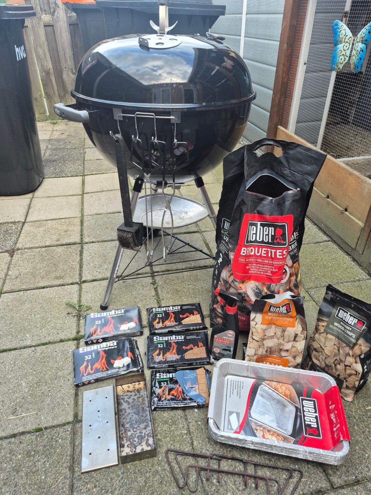 Weber Bar-B-Kettle 57 cm inclusief accessoires, Ophalen, Gebruikt, Weber