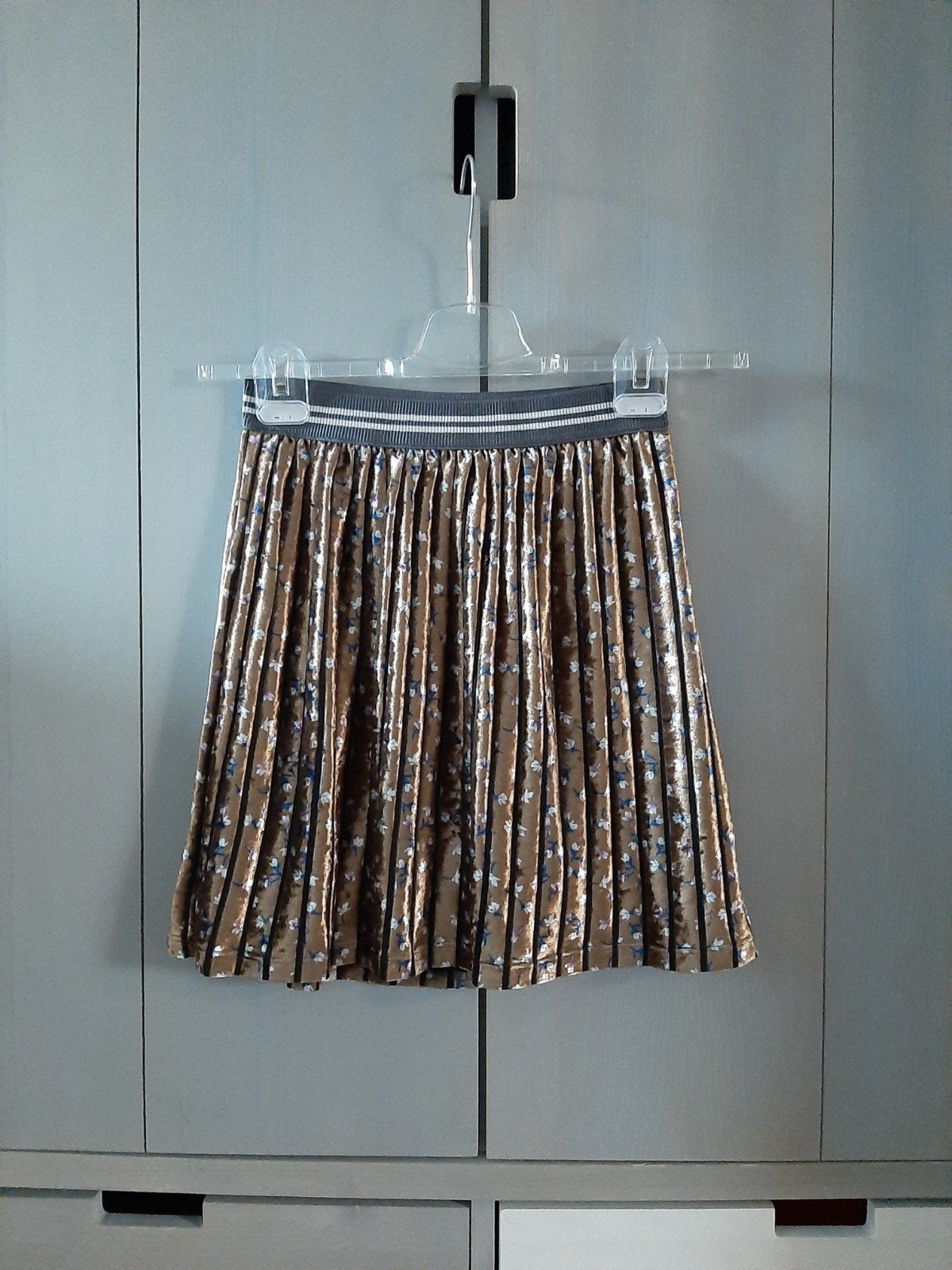 Like Flo goudkleurig geplooide rok fluweel maat 152., Kinderen en Baby's, Kinderkleding | Maat 152, Meisje, Ophalen of Verzenden
