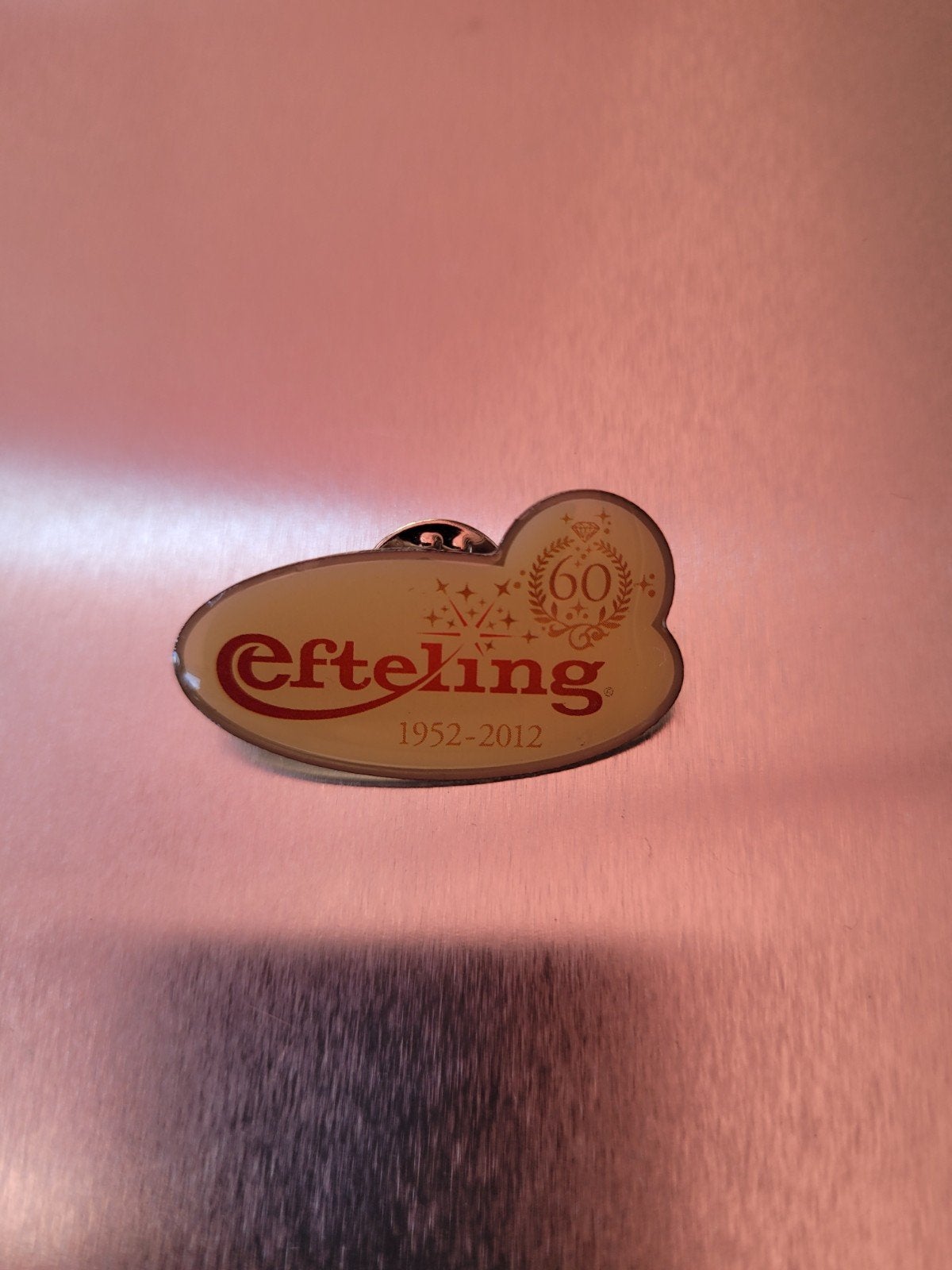Efteling 60 jaar jubileum pin 1952-2012, Verzamelen, Efteling, Ophalen of Verzenden