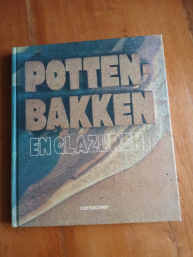 Boek over pottenbakken, Ophalen of Verzenden, Zo goed als nieuw, Kleien en Boetseren