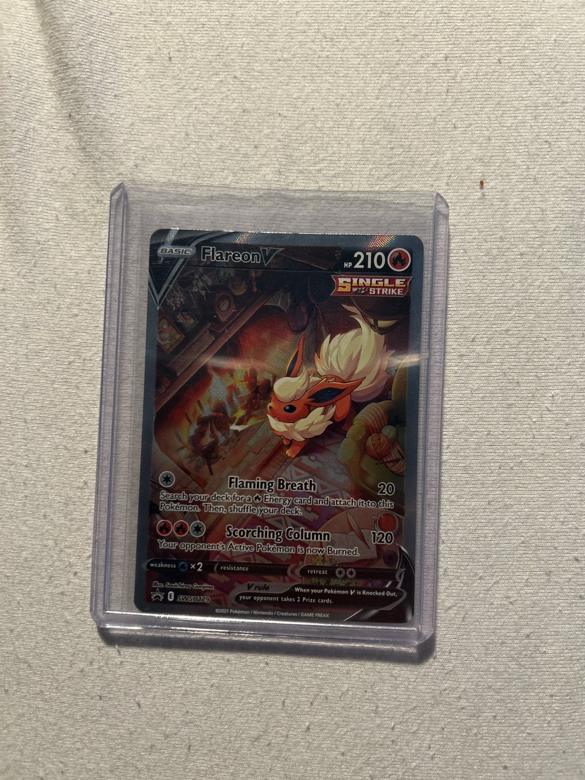 Pokémon Kaart Flareon V - Single Strike, Ophalen of Verzenden, Zo goed als nieuw, Losse kaart