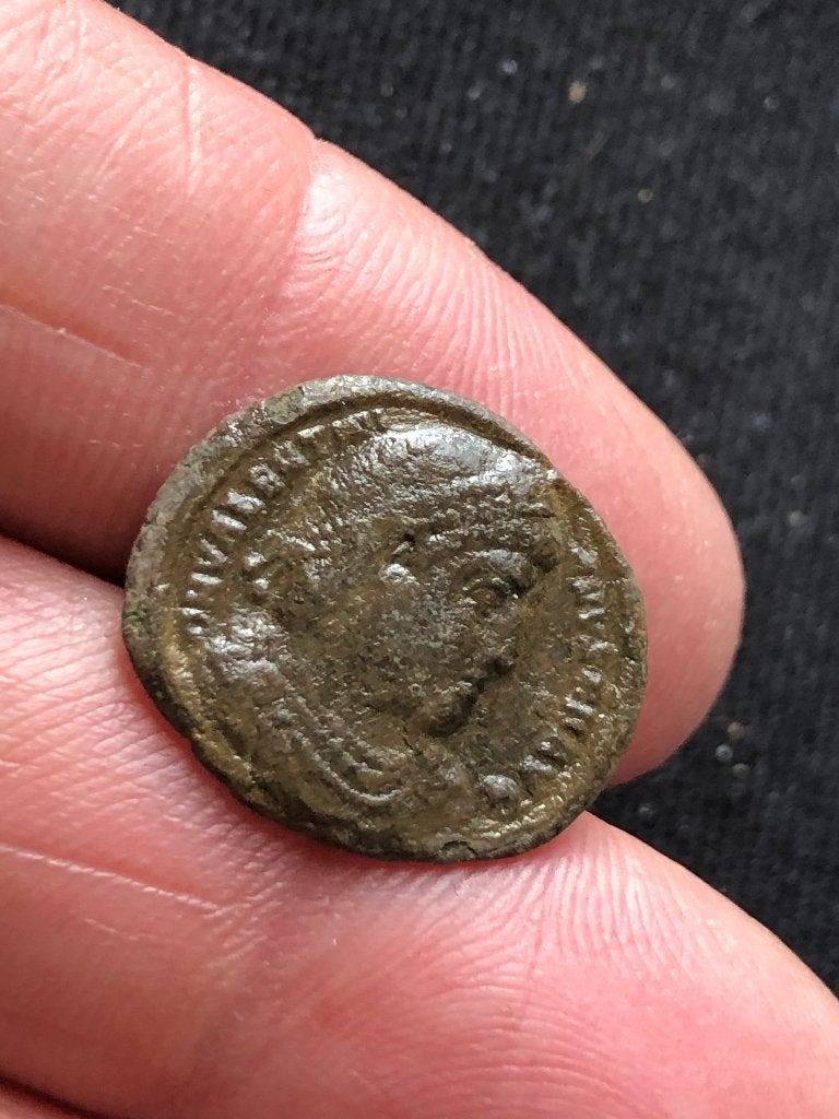 Romeinse munt CONSTANTIUS met godin VICTORIA bodemvondst, Ophalen of Verzenden, Overige landen, Losse munt