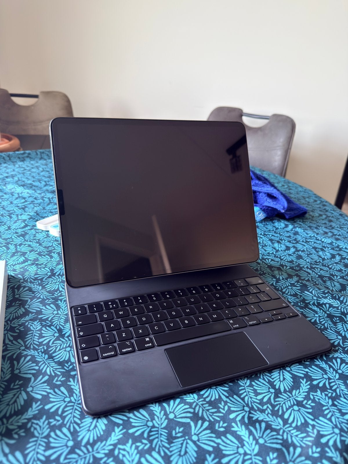 Foto 5 van Ipad pro 12,9 5e gen (M1) 256gb + pencil + magic keyboard