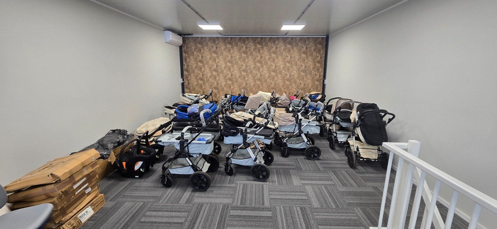 Grote partij Bumble and Bee 2-in-1 kinderwagens, Nieuw, Kinderwagen, Combiwagen, Verstelbare duwstang