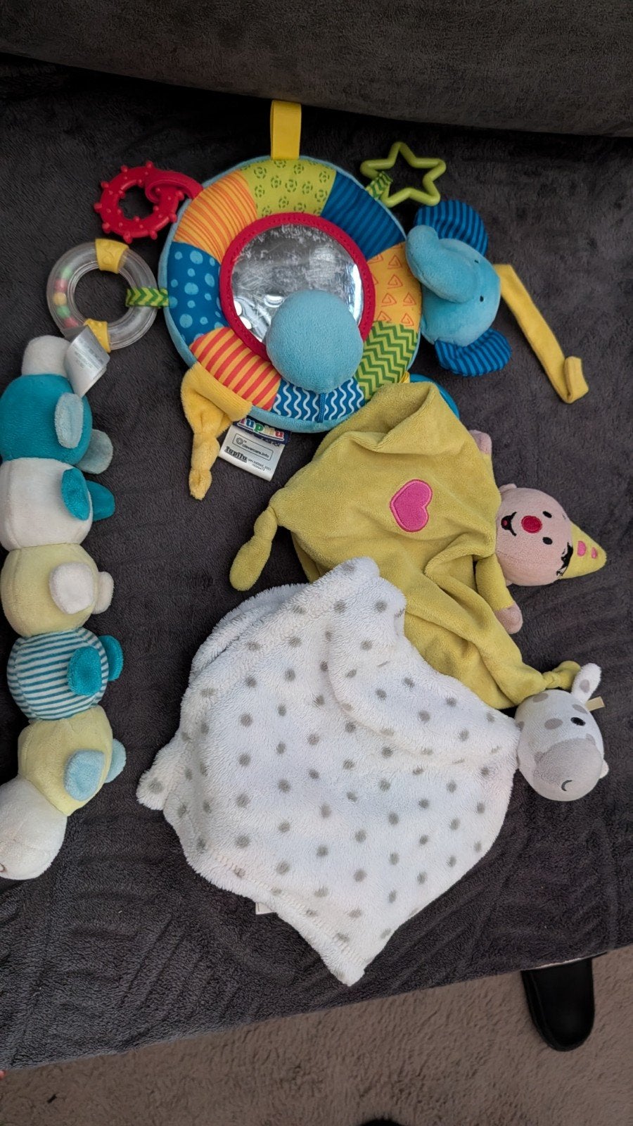 Baby knuffels en speelgoed set, Gebruikt, Geel, Ophalen of Verzenden, Middelgroot (20 tot 80 cm)