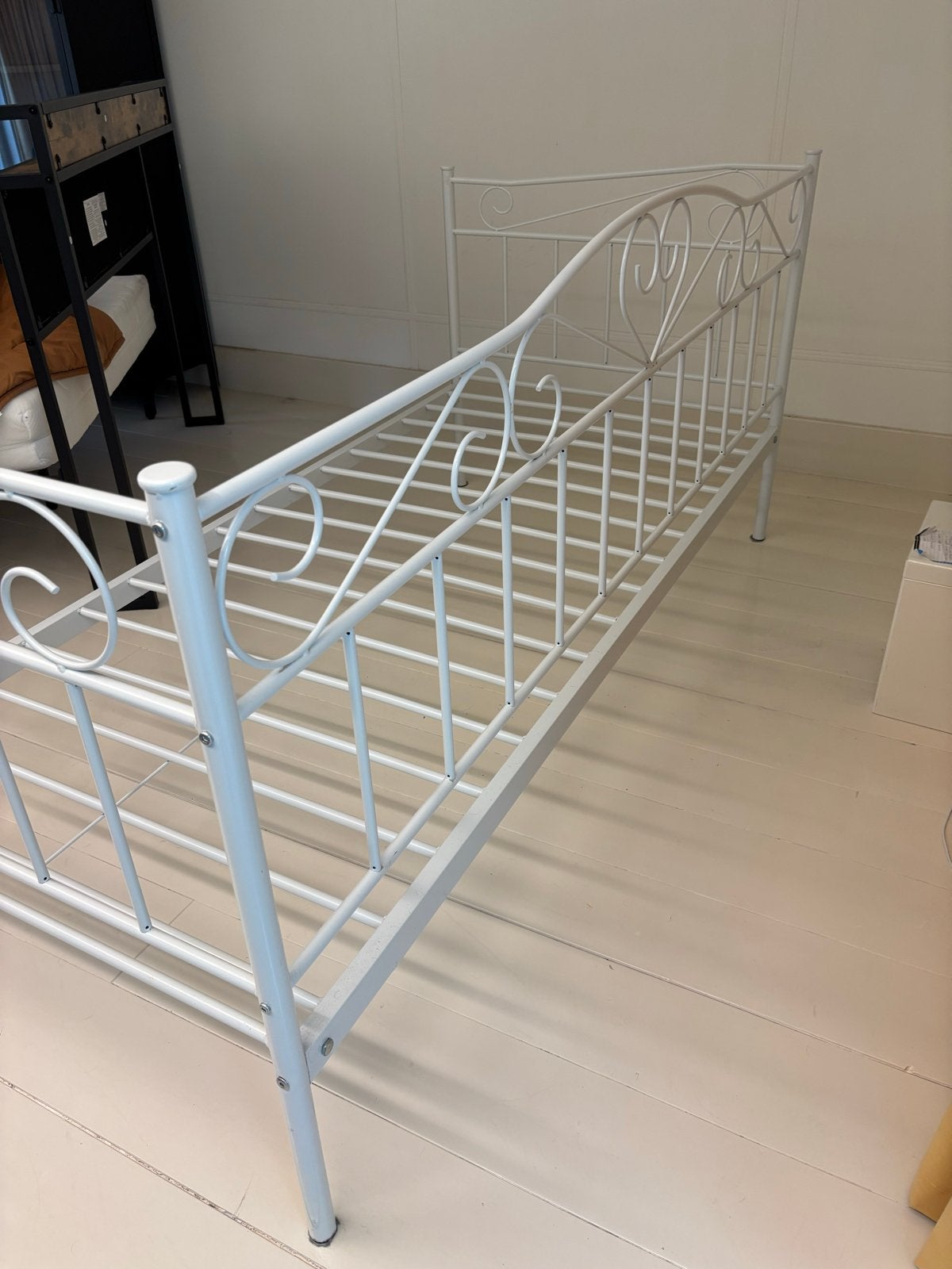 Wit metalen eenpersoonsbed (90x200 cm), Huis en Inrichting, 90 cm, Eenpersoons, Wit, Ophalen of Verzenden
