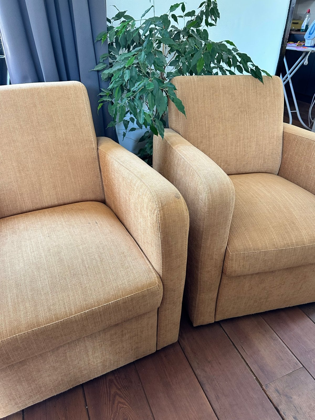 Twee comfortabele fauteuils in okergeel, Huis en Inrichting, Stoelen, Gebruikt, Twee, Overige kleuren, Ophalen of Verzenden