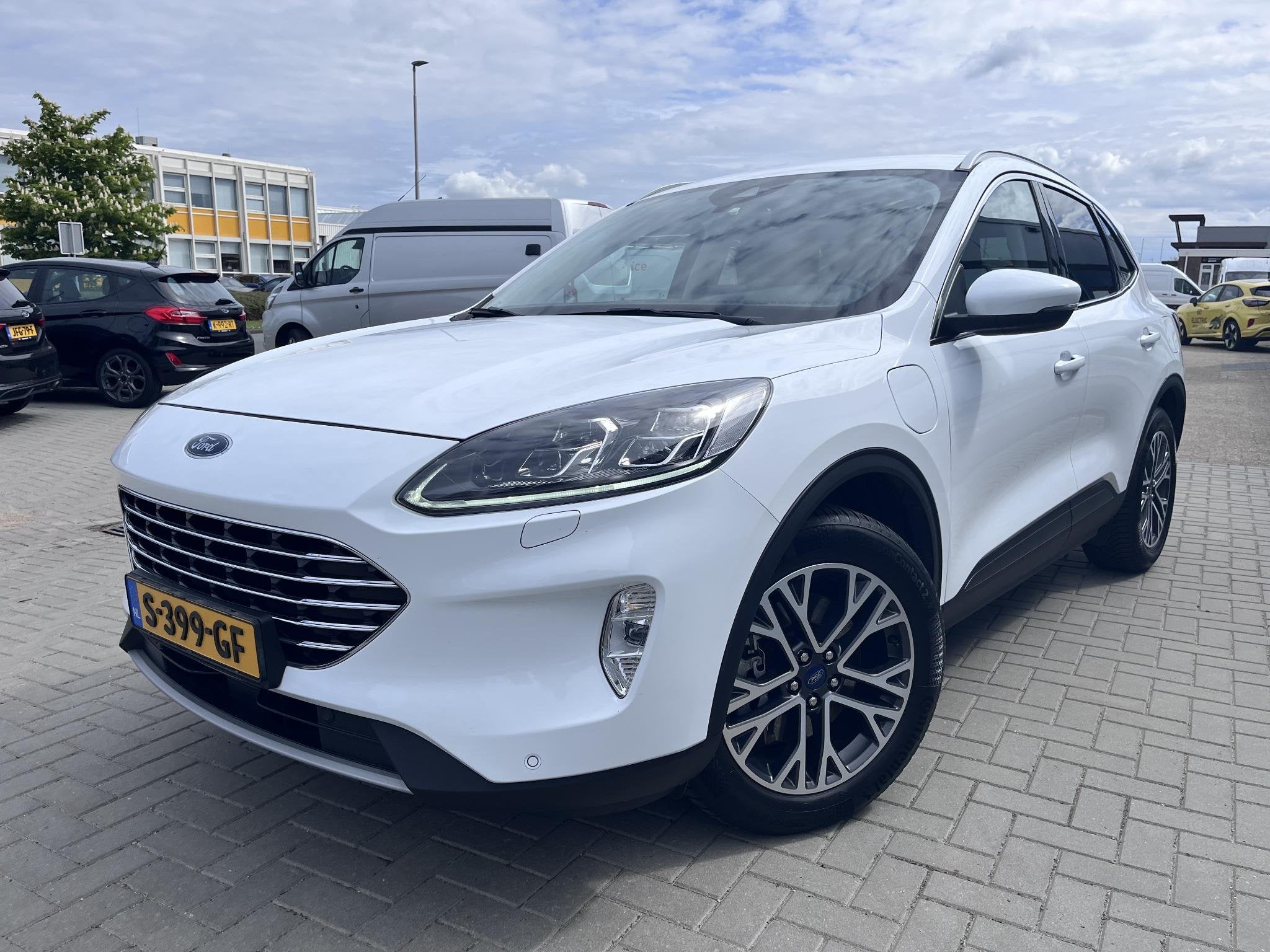 Ford Kuga 2.5 PHEV Titanium X 225pk | Winterpack | B&O Play, Gebruikt, 4 cilinders, Wit, Plug-in hybride