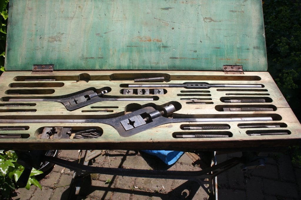 Tappen, schroefdraadsnijders kist 82x28 cm,draadsnijset, Ophalen of Verzenden