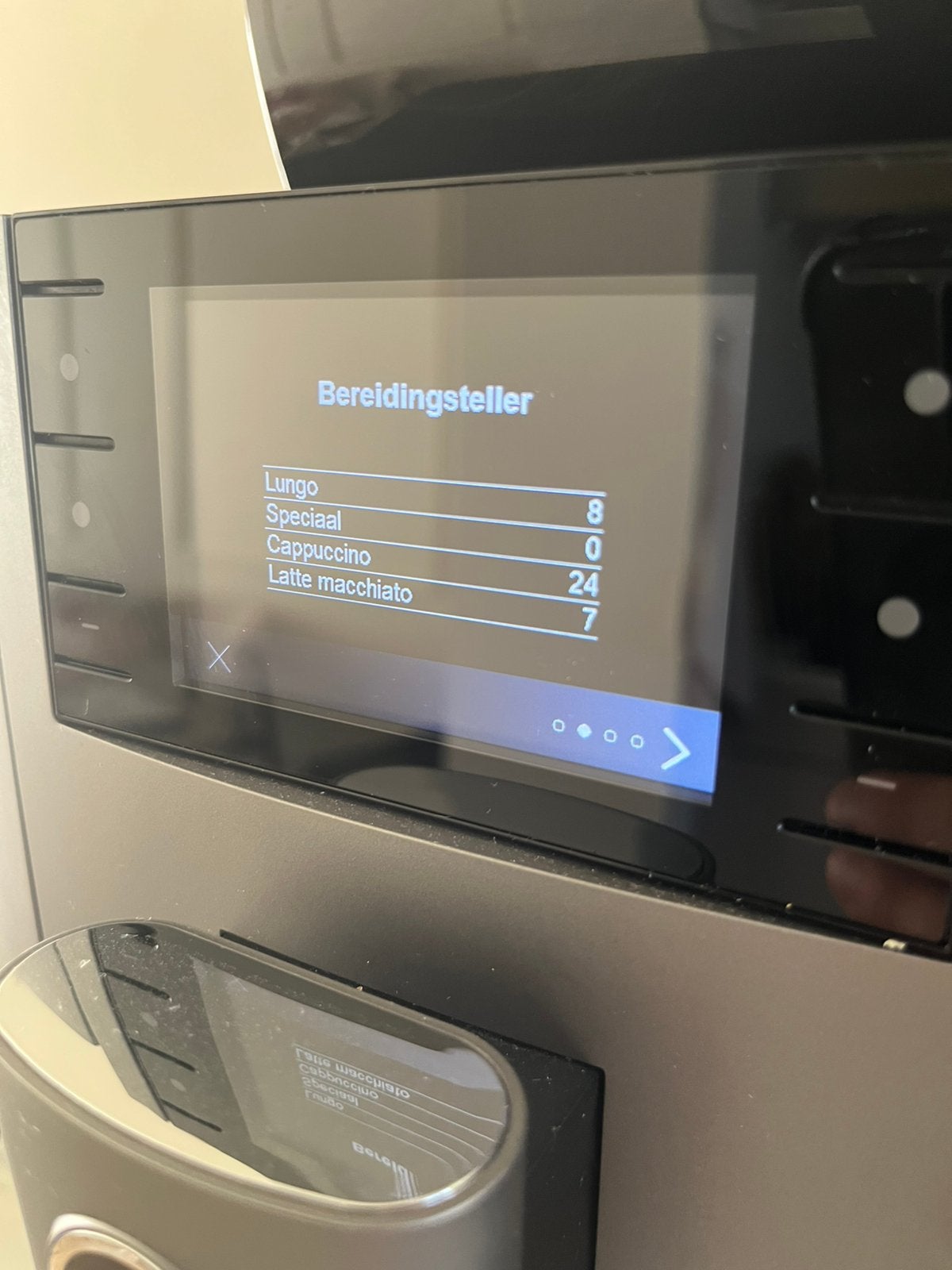 Foto 8 van Jura W8 koffiemachine