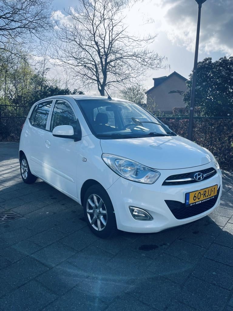 Hyundai i10 i-Drive 1.1 I 5DR 2011 Wit Airco | Nieuwe APK, Auto's, Hyundai, Stof, 4 cilinders, 400 kg, Wit
