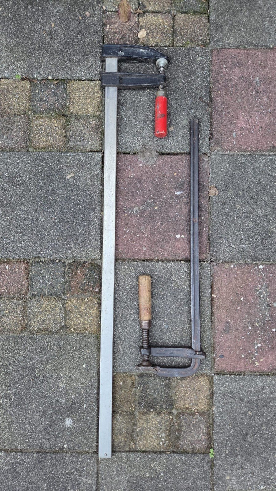 zeer grote stevige lijmklemmen, Ophalen