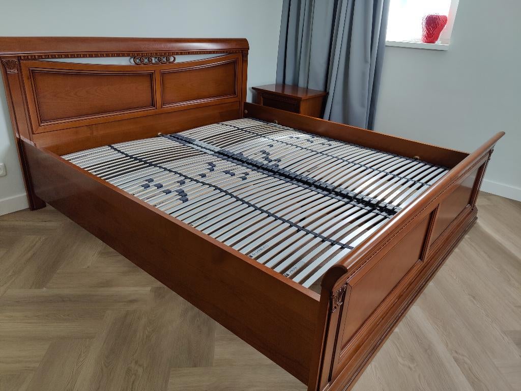 Prachtig massief Italiaans bed inclusief 2 nachtkastjes, Huis en Inrichting, Slaapkamer | Bedden, Ophalen, Tweepersoons, Zo goed als nieuw