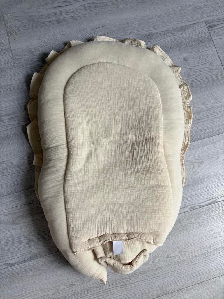 MamaLoes Soft Cotton Ruffle Ecru Babynest, Ophalen, Zo goed als nieuw