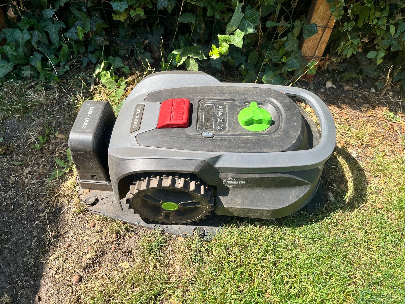 Lux Tools Robotmaaier - Automatisch grasmaaien, Tuin en Terras, Ophalen, Gebruikt, Meer dan 25 cm, Met regensensor