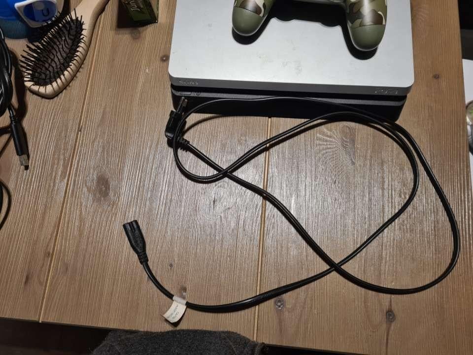 Sony PlayStation 4 Pro met 1 controller, Spelcomputers en Games, Spelcomputers | Sony PlayStation 4, Ophalen of Verzenden, Zo goed als nieuw