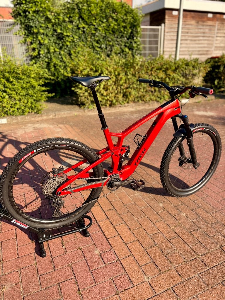 Trek Fuel EXe 9.7 XL 2025 LAVA | 2.350 km | Carbon, dropper, Fietsen en Brommers, Ophalen, 57 cm of meer, Zo goed als nieuw, Schijfrem