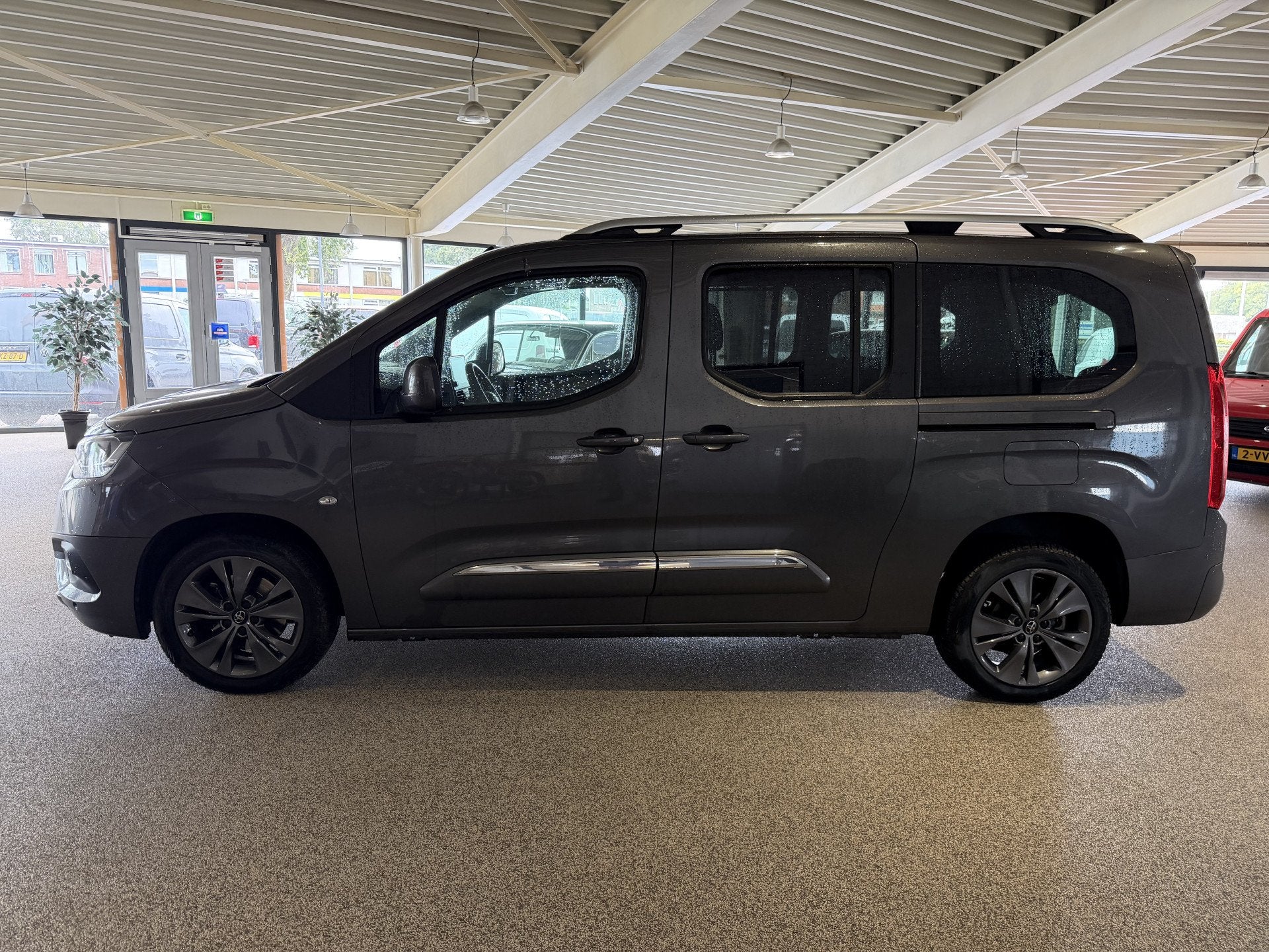 Toyota PROACE CITY Verso 1.2 Turbo 130pk Active Long 7 perso, Stof, Gebruikt, Met garantie (alle), 7 stoelen