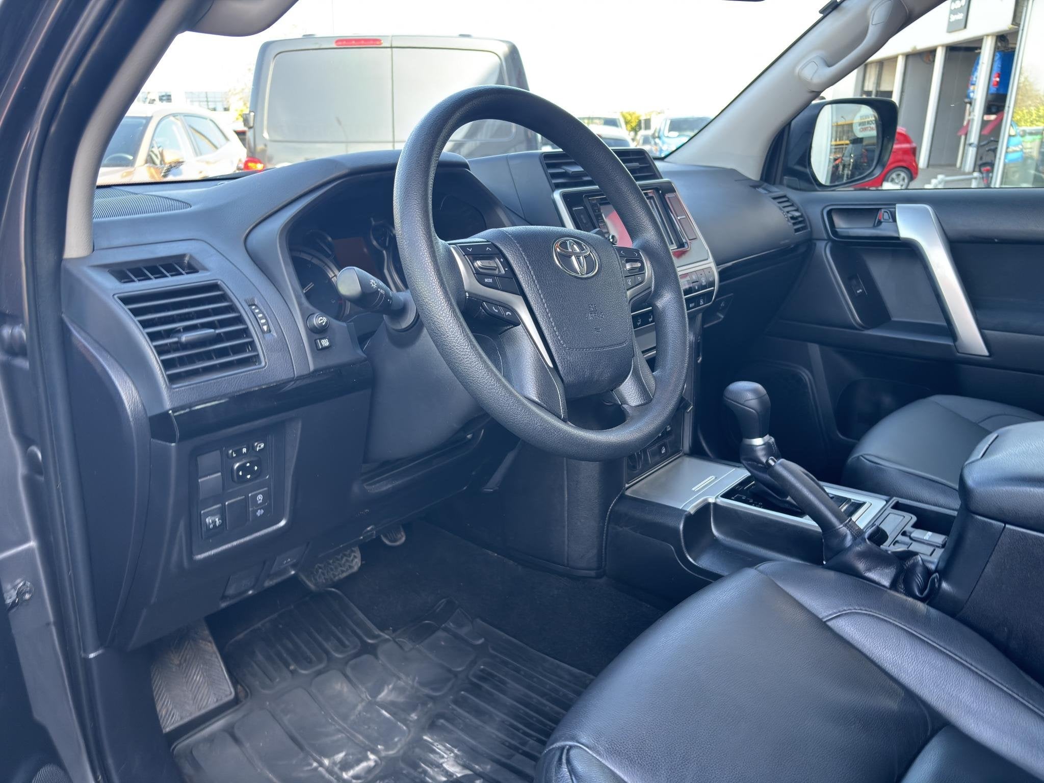 Toyota Land Cruiser 2.8 D-4D Challenger VAN Grijs kenteken 3, Auto's, Toyota, Stof, Euro 6, 4 cilinders, 3000 kg