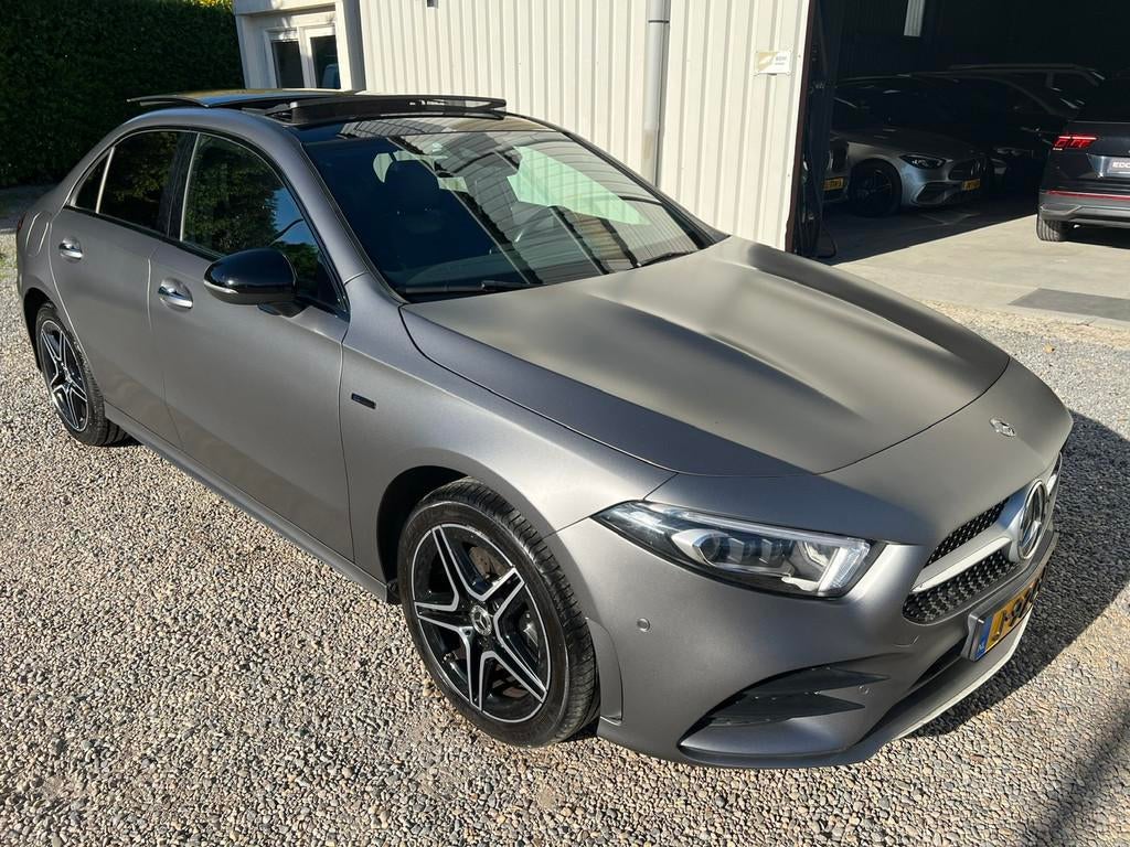Mercedes-Benz A-klasse 250 e AMG Limited MAT.MEM.MULTIB.PANO, Auto's, Gebruikt, 4 cilinders, 15 kWh, Bedrijf
