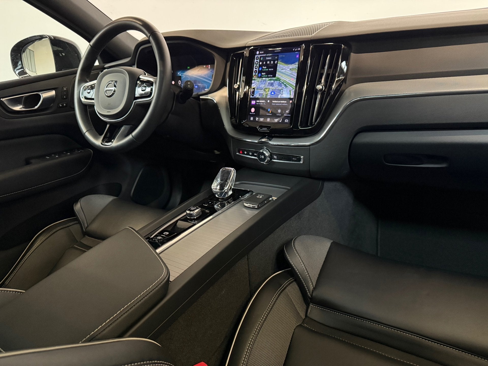 Volvo XC60 2.0 T6 Plug-in hybrid AWD Ultimate Dark Pano ACC, Auto's, Volvo, Automaat, Dealer onderhouden, Gebruikt, 4 cilinders