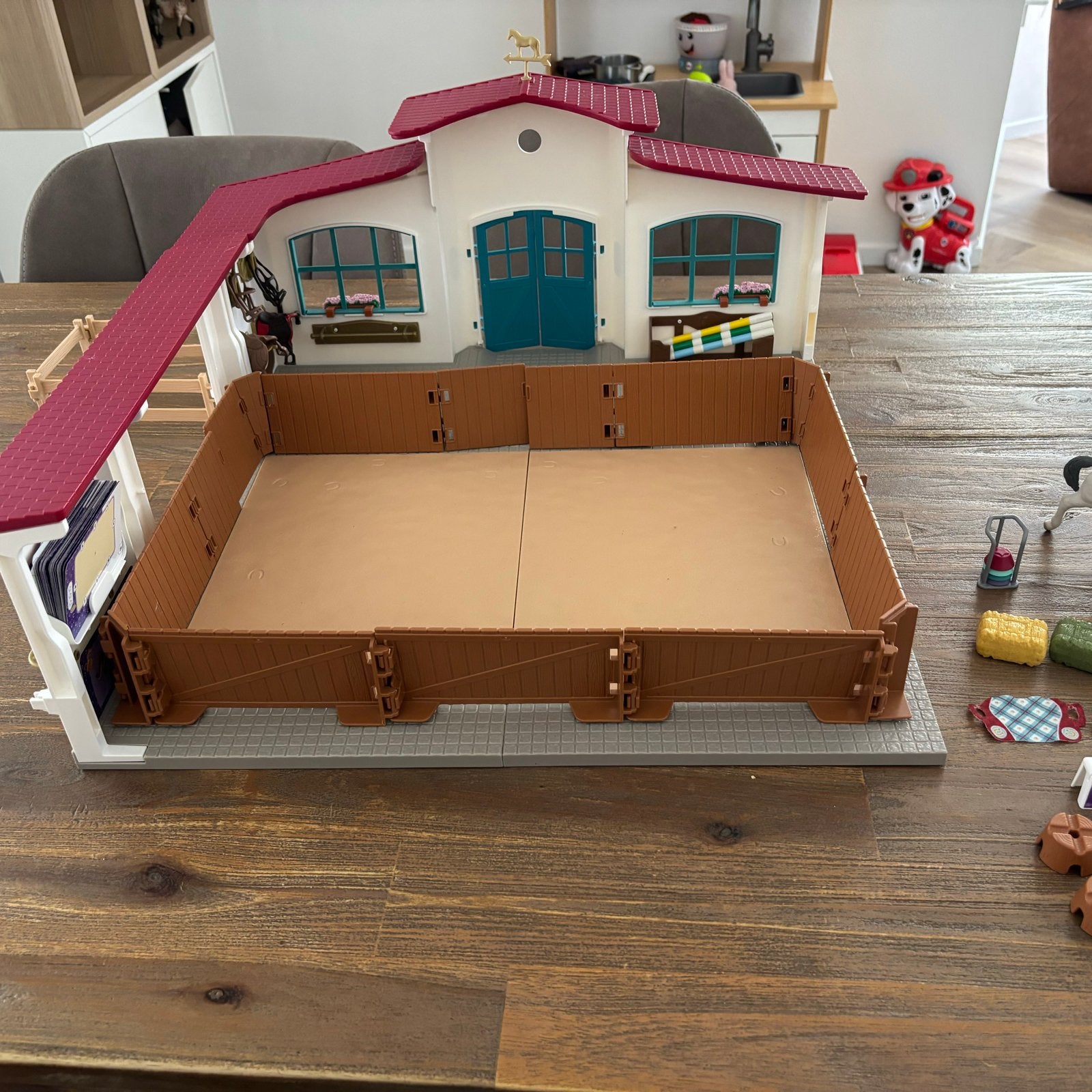 Schleich Rijhal met Paarden en Accessoires (42639), Verzamelen, Ophalen of Verzenden, Zo goed als nieuw