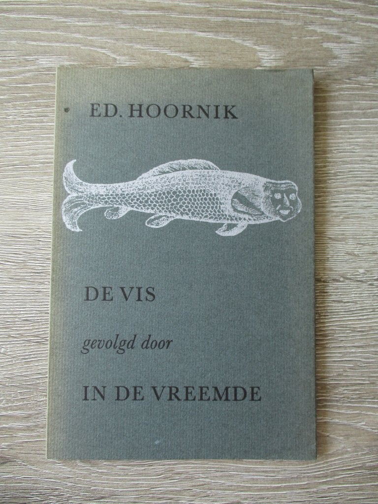 De vis gevolgd door in de vreemde - Ed. Hoornik, Ophalen of Verzenden, Gelezen