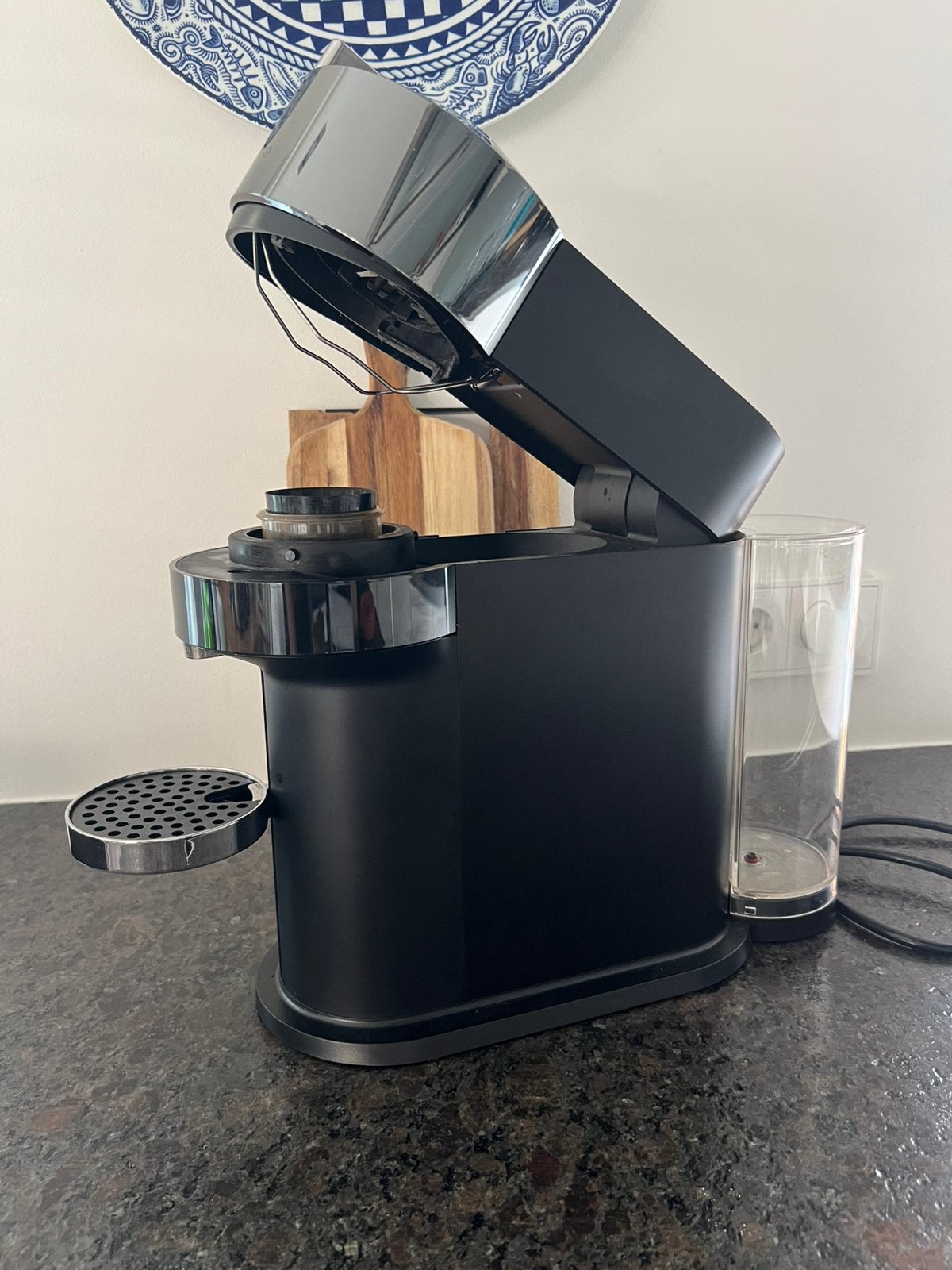 Nespresso Vertuo, Koffiemachine, Ophalen of Verzenden, Zo goed als nieuw, Koffiepads en cups