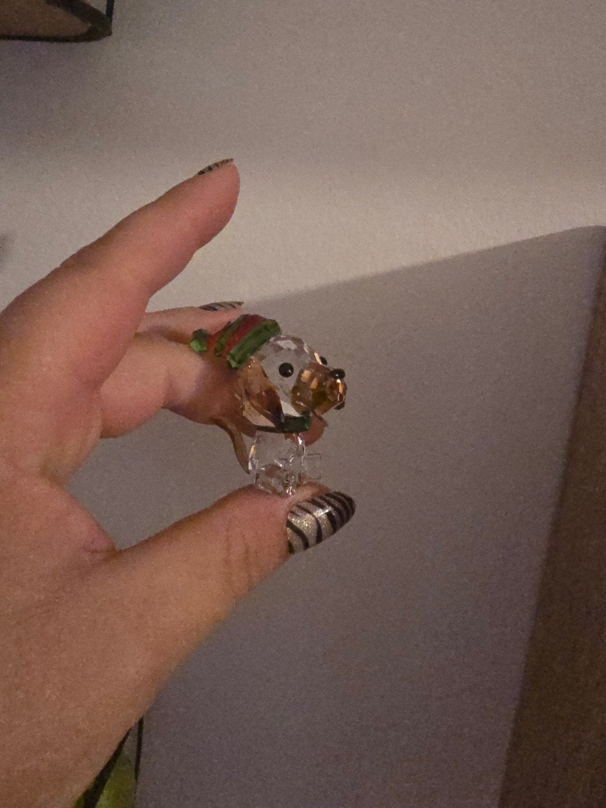 Swarovski beeldje - Hondje met muts, Verzamelen, Ophalen of Verzenden, Zo goed als nieuw, Figuurtje
