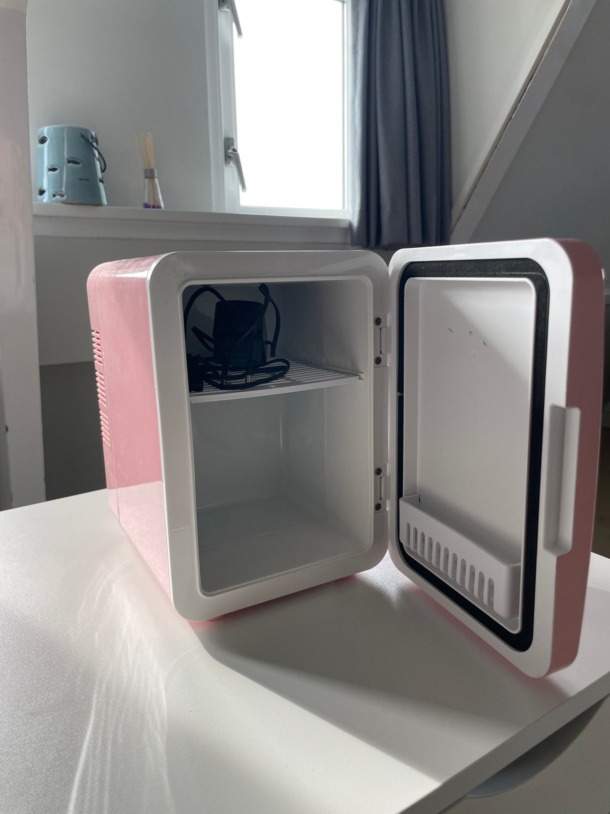 Roze MOZY mini koelkastje - ideaal voor make-up of drankjes, Witgoed en Apparatuur, Koelkasten en IJskasten, Zonder vriesvak, Nieuw